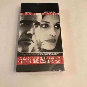 Conspiracy Theory VHS 1997 Mel Gibson Julia Roberts Sealed New White WB Stamp